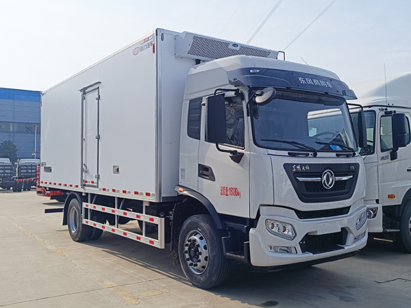 東風天錦KR高頂雙臥冷藏車